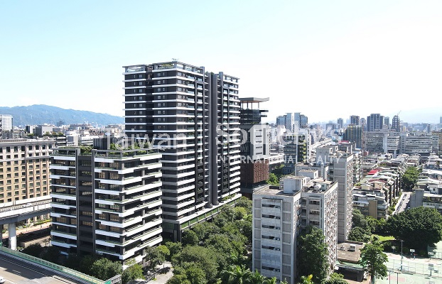 明日博鋼骨制震朝南層峰豪邸建物外觀